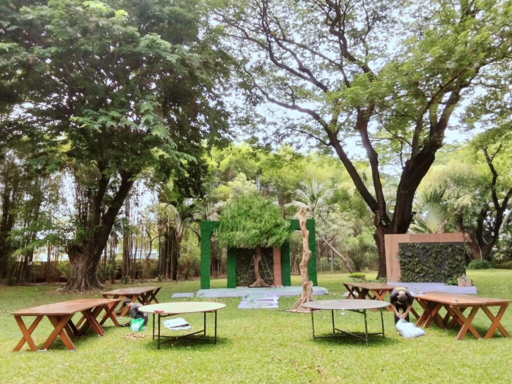 sewa meja kursi taman jakarta 